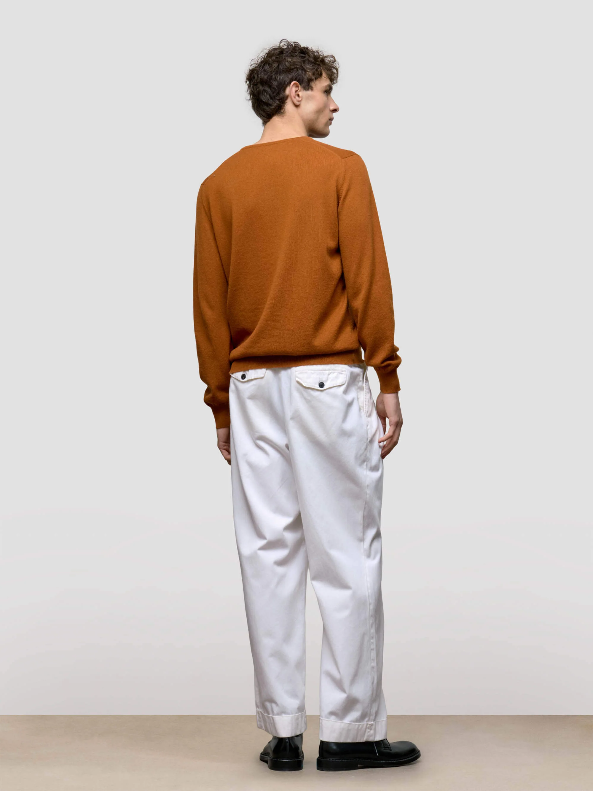 Heriot V-Neck - Image 4