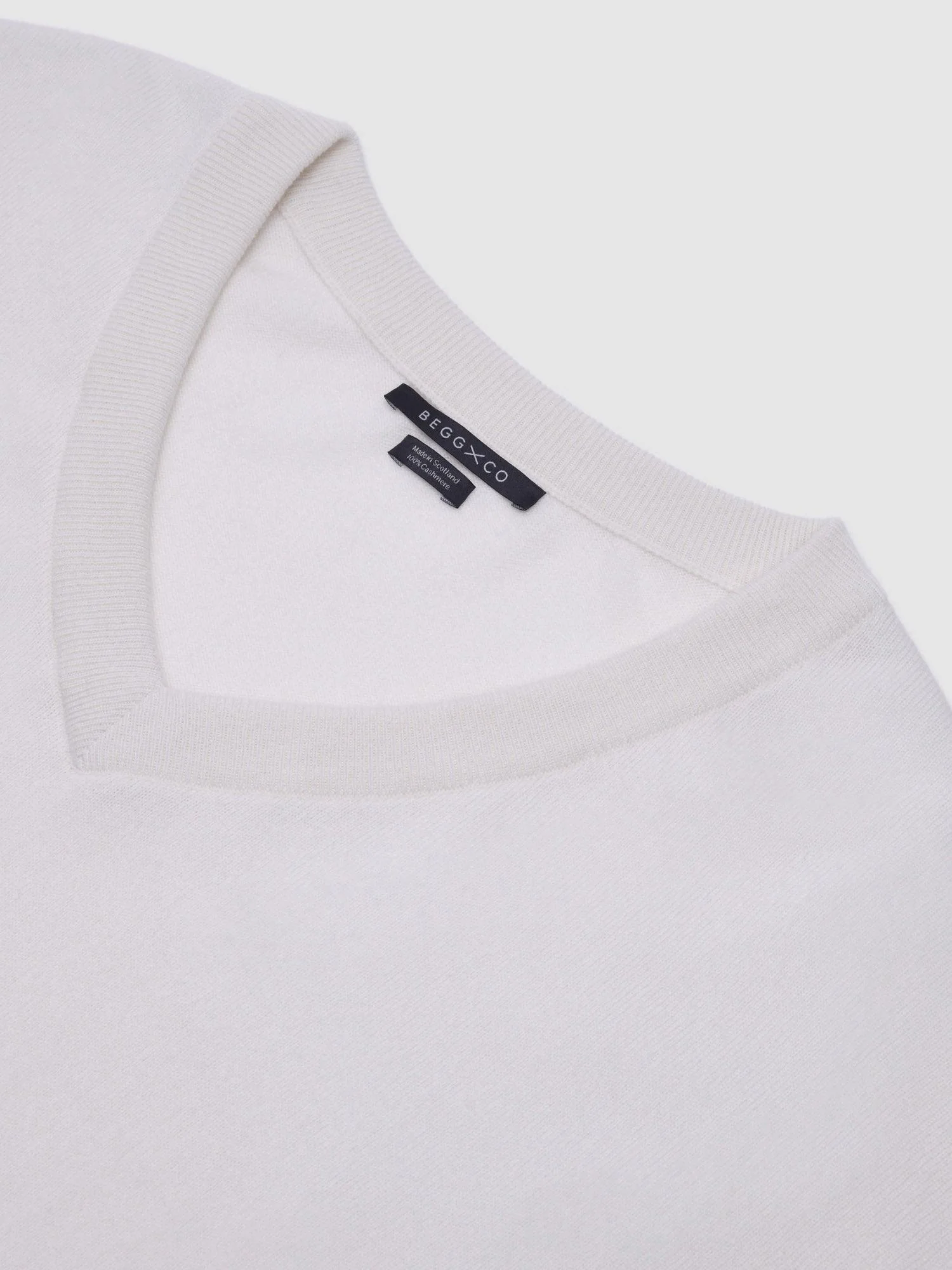 Iris V-Neck - Image 5