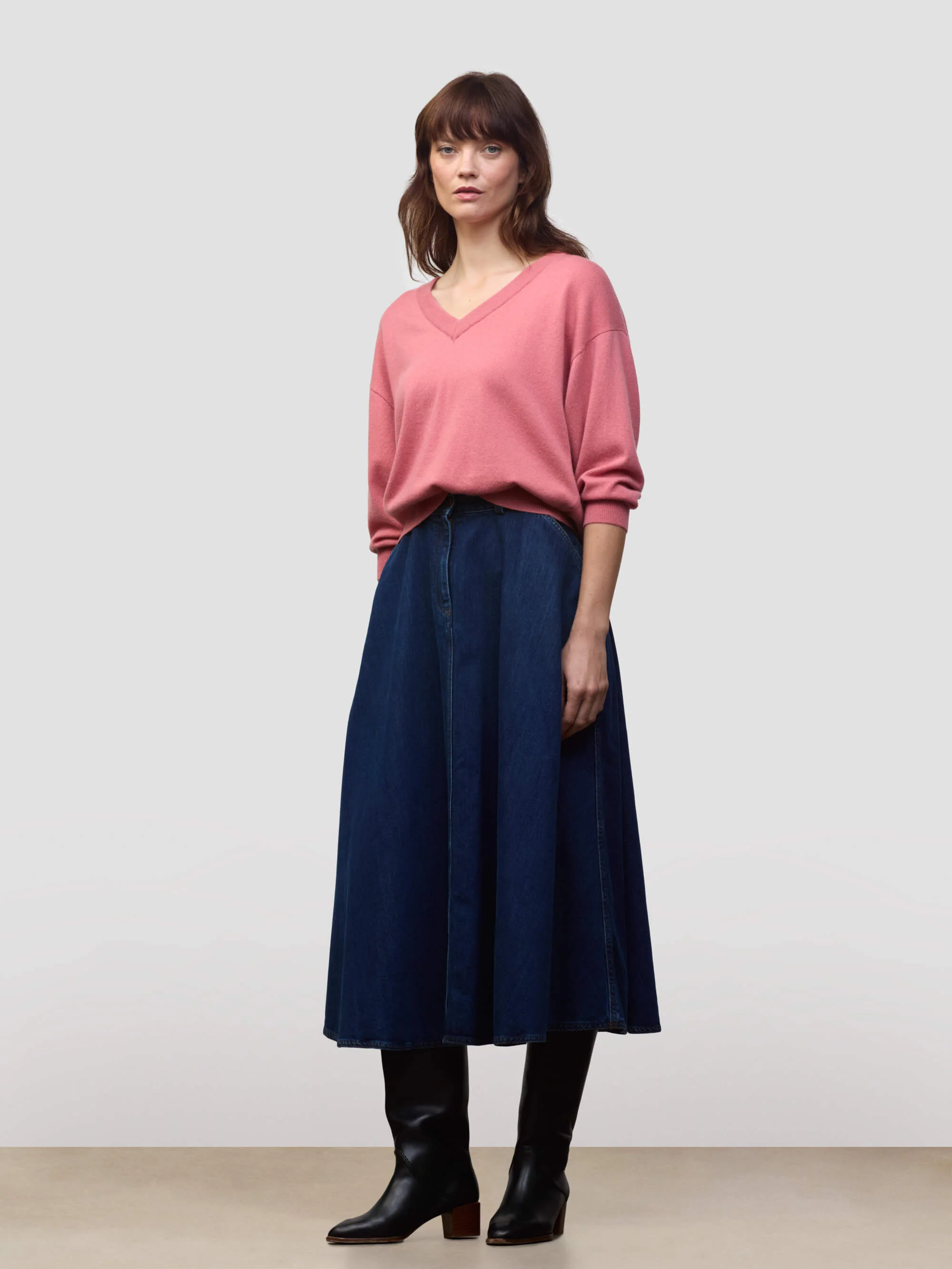 Iris V-Neck - Image 3