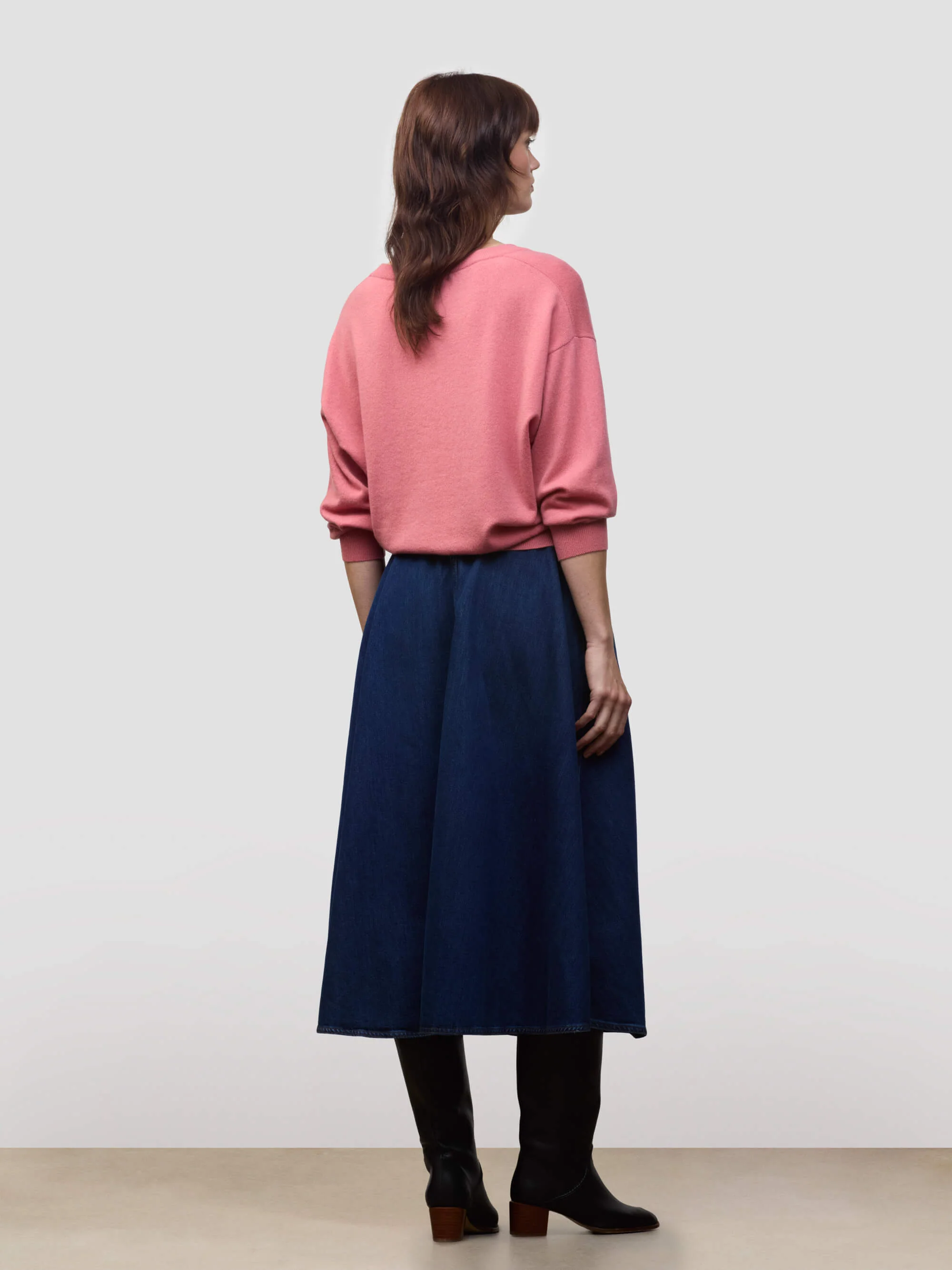 Iris V-Neck - Image 4